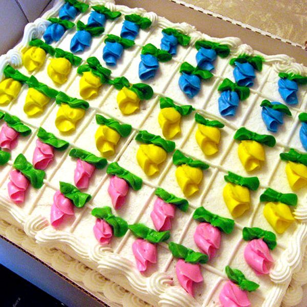 多くの人に分けるのに便利！”バラのつぼみ”のハーフシートケーキ （メッセージ不可　48人分　44x33x8ｃｍ）